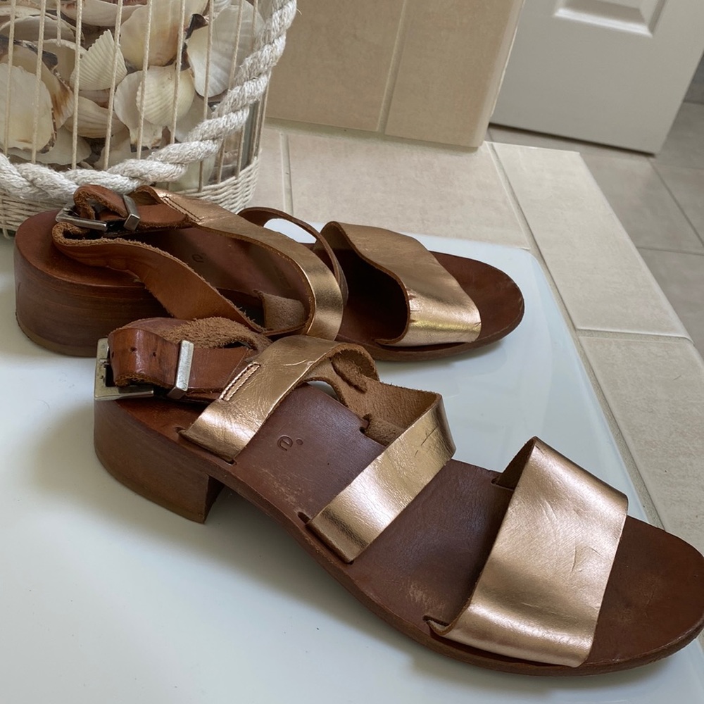 K❤️ RE sandals